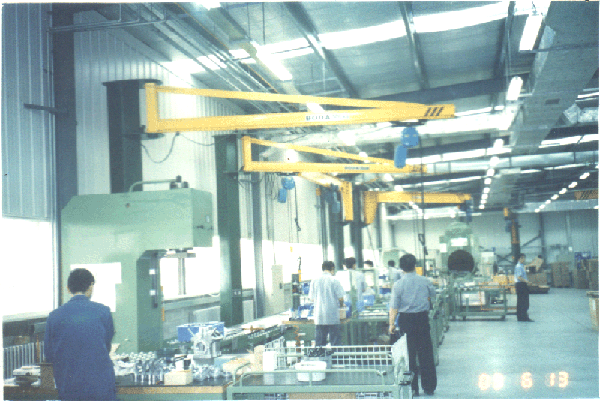 懸臂吊在比澤爾壓縮機生產(chǎn)線應(yīng)用